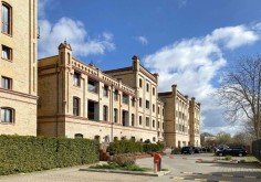 Hauptbild BEZUGSFREI! Charmante 4-Zimmer-Wohnung mit Loggia und Tiefgaragen- Stellplatz! Provisionsfrei!